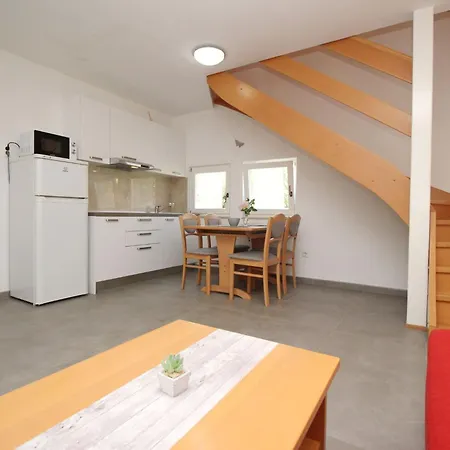 Fuer 4 Personen Ca- 53 M² In Baska- Adriakueste Kroatien - Kroatische Inseln By Interhome Apartamento *