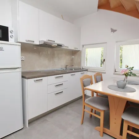Fuer 4 Personen Ca- 53 M² In Baska- Adriakueste Kroatien - Kroatische Inseln By Interhome Apartamento